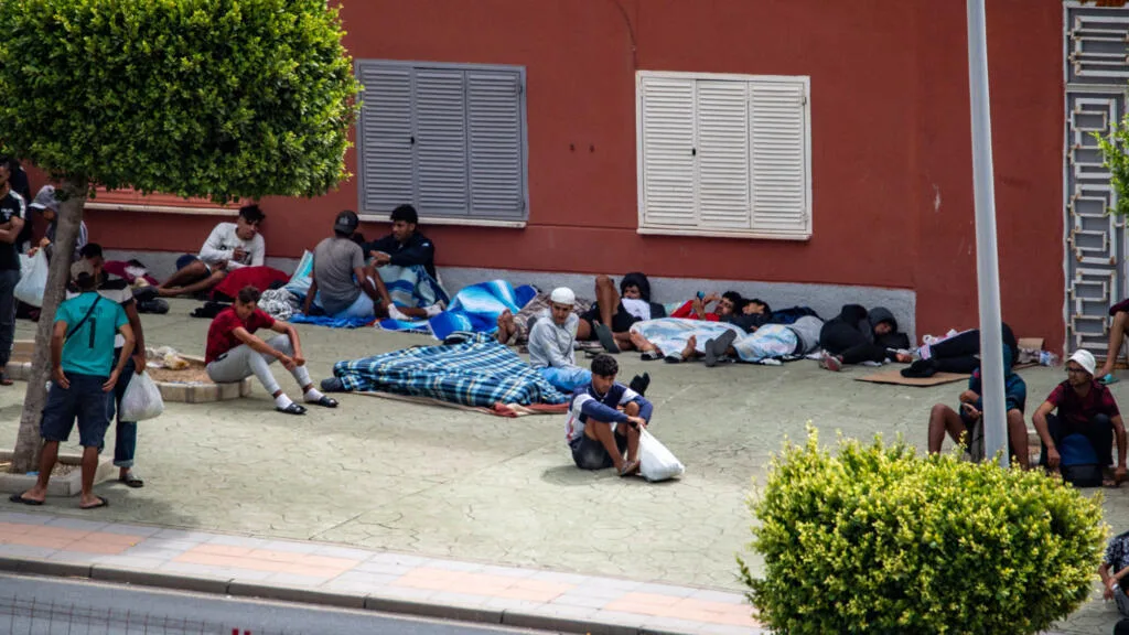 Espagne: des affrontements avec la police lors d'une manifestation anti-migrants à Ceuta