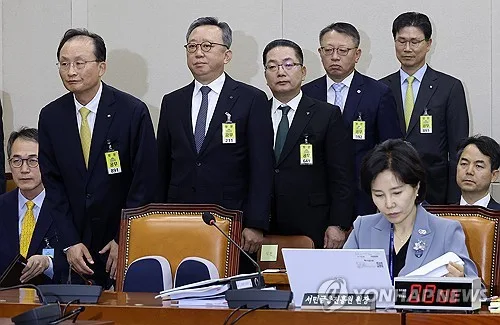 5대 은행장 '해킹 국감'서 줄사과…"피해 재발 막겠다"(종합)