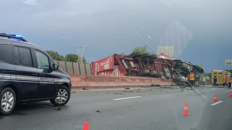 Accident sur l'A36 : un camion percute le terre plein central, l'autoroute fermée à la circulation