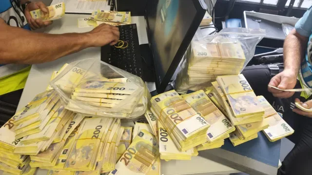 Abandonam mala com 1,5 milhões em notas falsas junto a lixo no Porto
