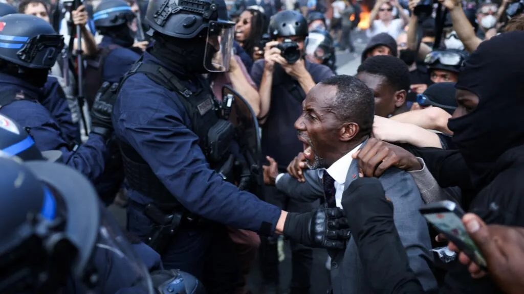 Colère lycéenne en France, trois ans du 7-Octobre, Adenot de retour sur Terre : la semaine en images