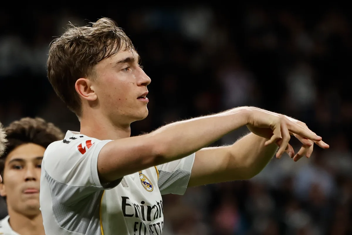 Luis de la Fuente recluta a Josep Martínez, Huijsen, Fermín y Roberto Fernández en el regreso de la selección campeona del mundo