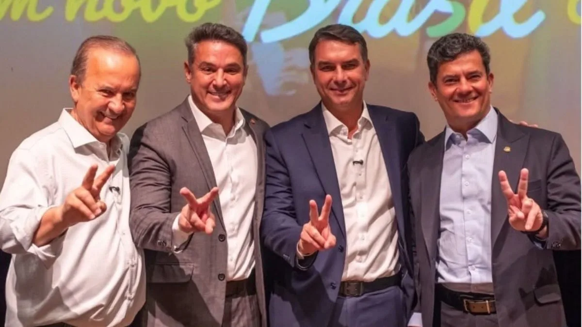 Mobilização de líderes do PL reúne motociclistas do Sul em Florianópolis; evento tem Jorginho Mello, Zucco, Moro e apoio a Flávio Bolsonaro