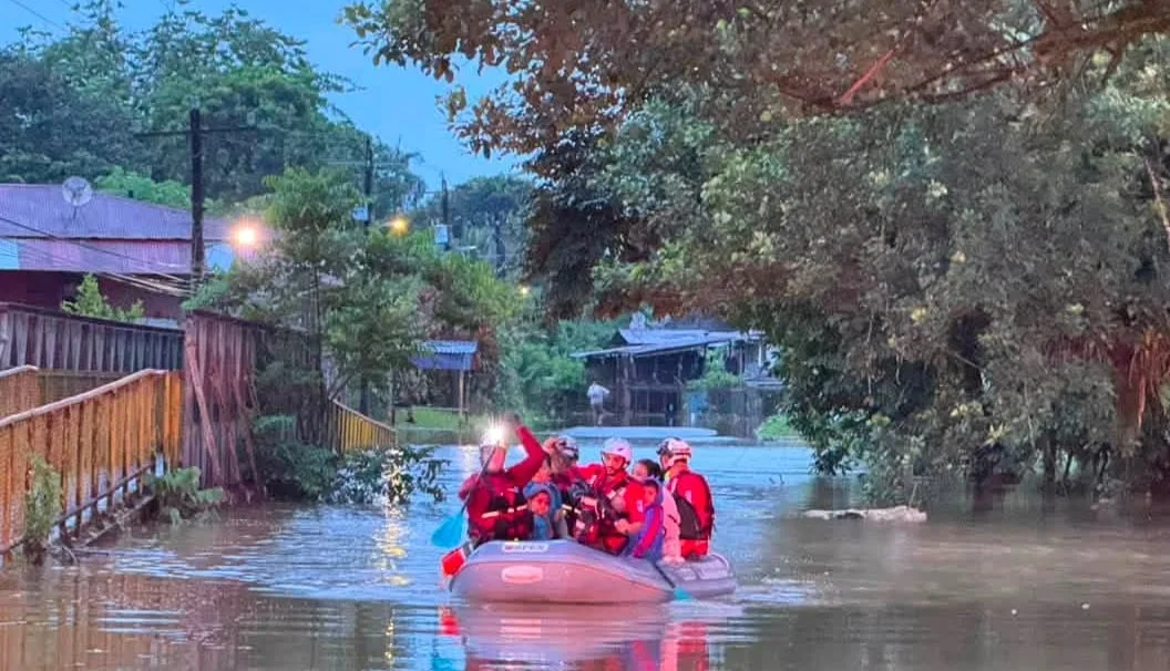 Más de 950 centros educativos siguen en suspensión de clases por fuertes lluvias en Costa Rica