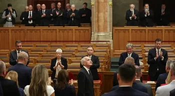 Europeísta Baka assume Presidência da Hungria para romper com legado de Orbán