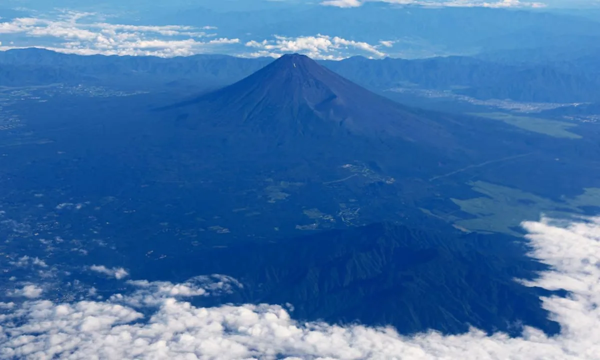 Desalmado dejó solo a su hijo de siete años en el Monte Fuji, el pico más alto de Japón