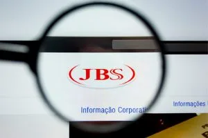 JBS sobe 2% após oferta para assumir 100% da Pilgrim’s Pride; veja o que está em jogo
