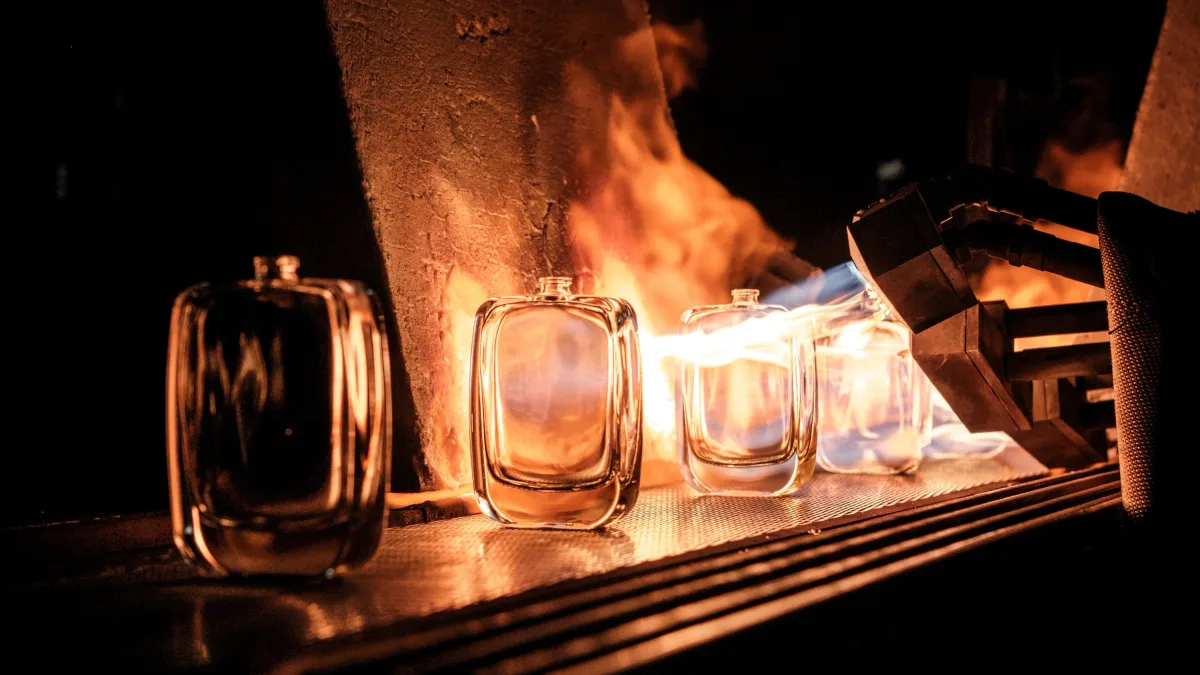 ARbeit in der Glasindustrie: Zwischen Eisen und Feuer