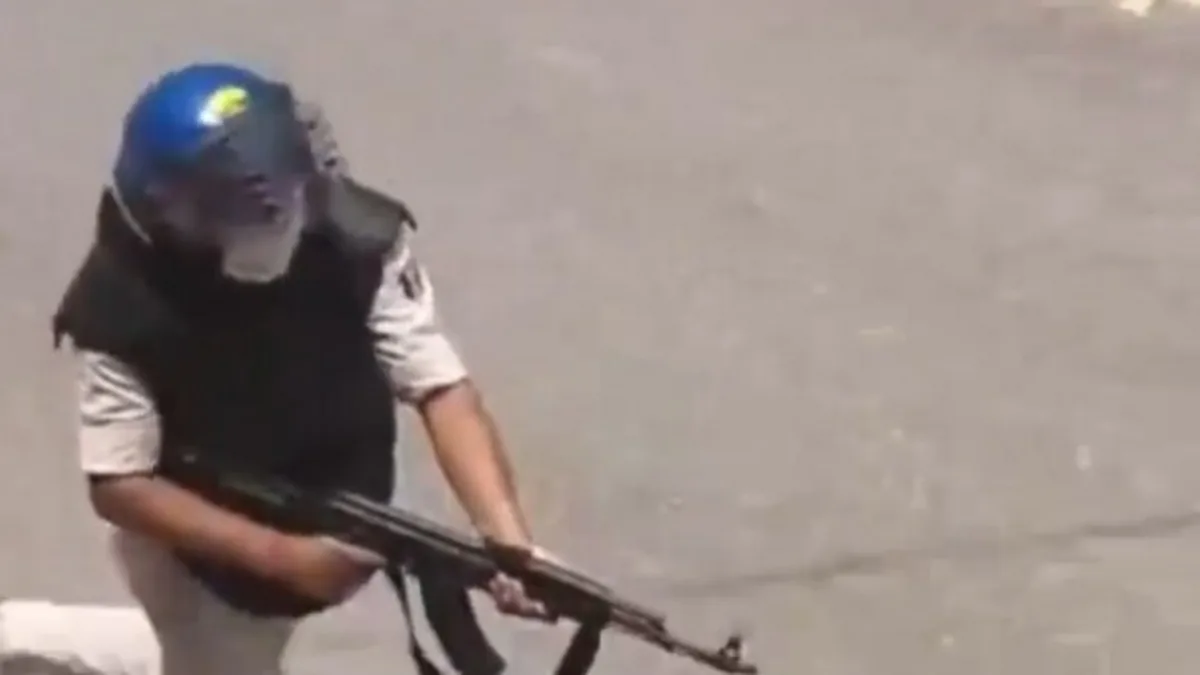 Top cop in Bihar's Siwan transferred amid row over AK-47 at student protest