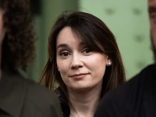 Que risque la chroniqueuse russe Xenia Fedorova, expulsée de France, si elle intervient sur « Cnews » à distance ?