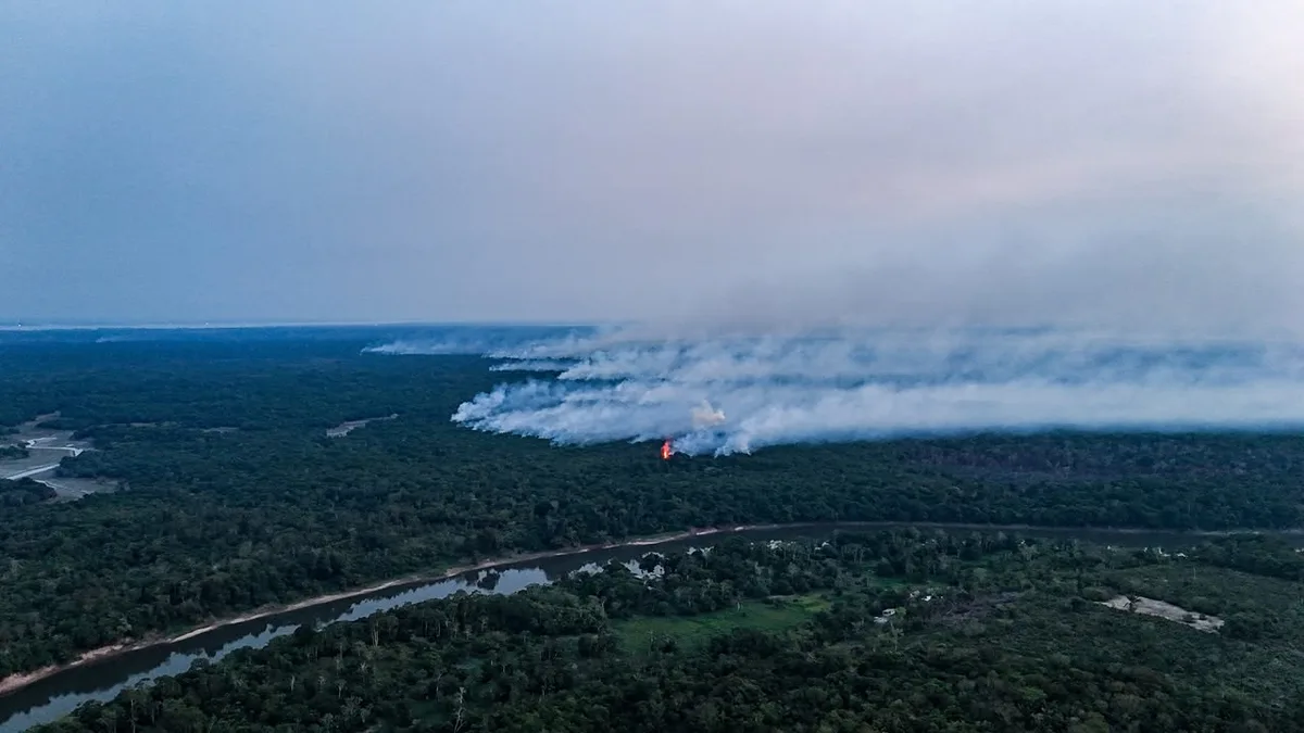 Ministro diz que investiga se ação criminosa está por trás de incêndios no Amazonas