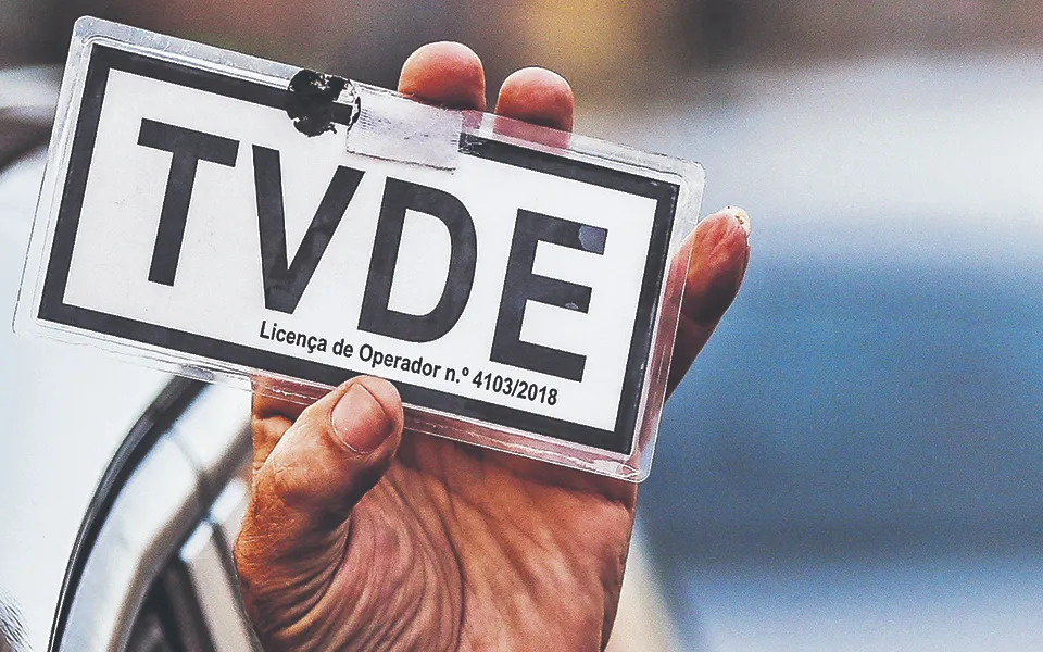 Clientes da VLOZ, nova plataforma portuguesa de TVDE, podem escolher quem os transporta