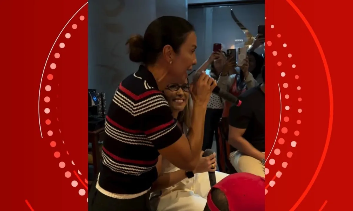 Ivete Sangalo surpreende e canta para clientes de restaurante em Salvador