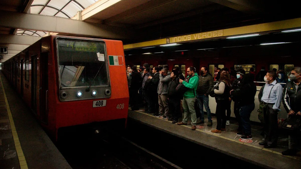¿Qué está pasando en el Metro y Metrobús hoy 13 de octubre? Línea 1 con retrasos por socavón