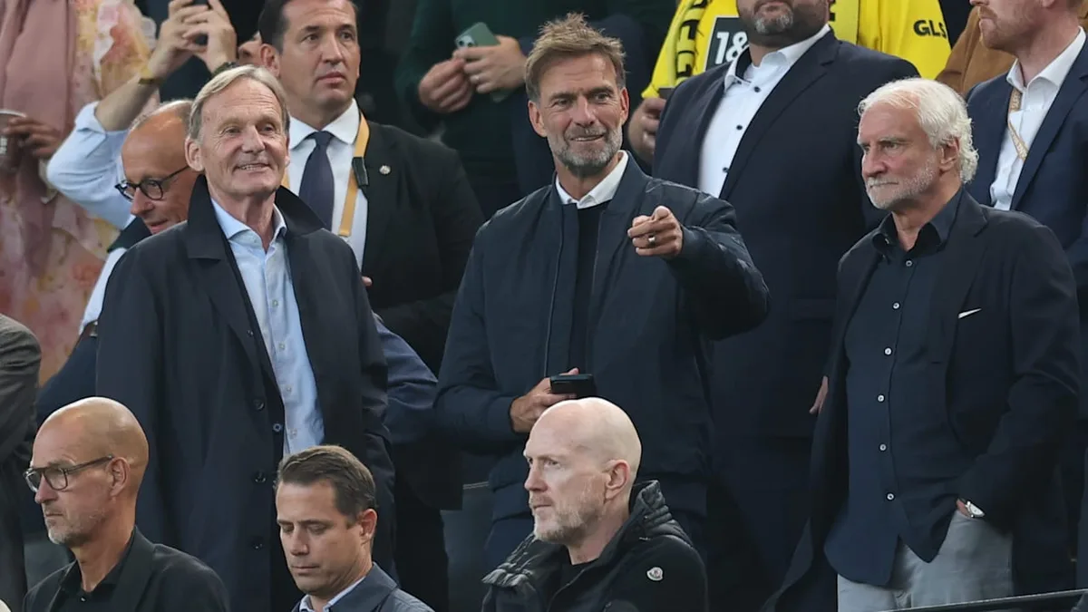 Wo der Bundestrainer saß + Warum Merz so überrascht war - Ungewöhnlicher Klopp-Vorgang auf der Tribüne