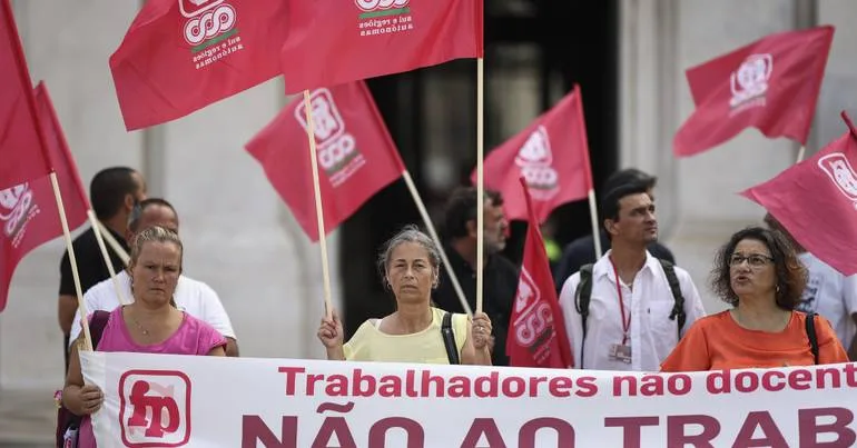 Reposicionamento de técnicos é "juridicamente questionável"
