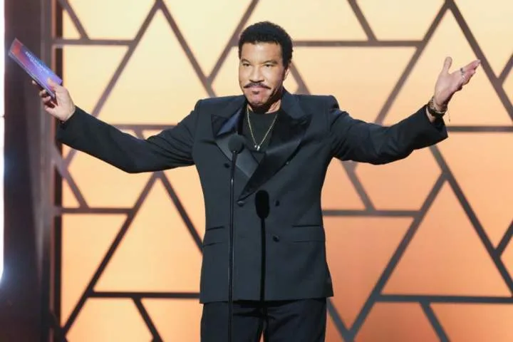 Lionel Richie hospitalized after concert in St. Louis: reports