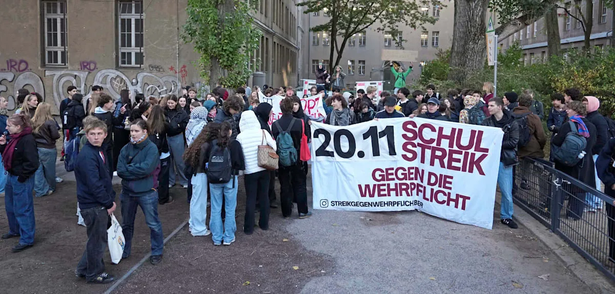 „Viva, viva, Palästina“ – Schüler protestierten vor Berliner Gymnasien