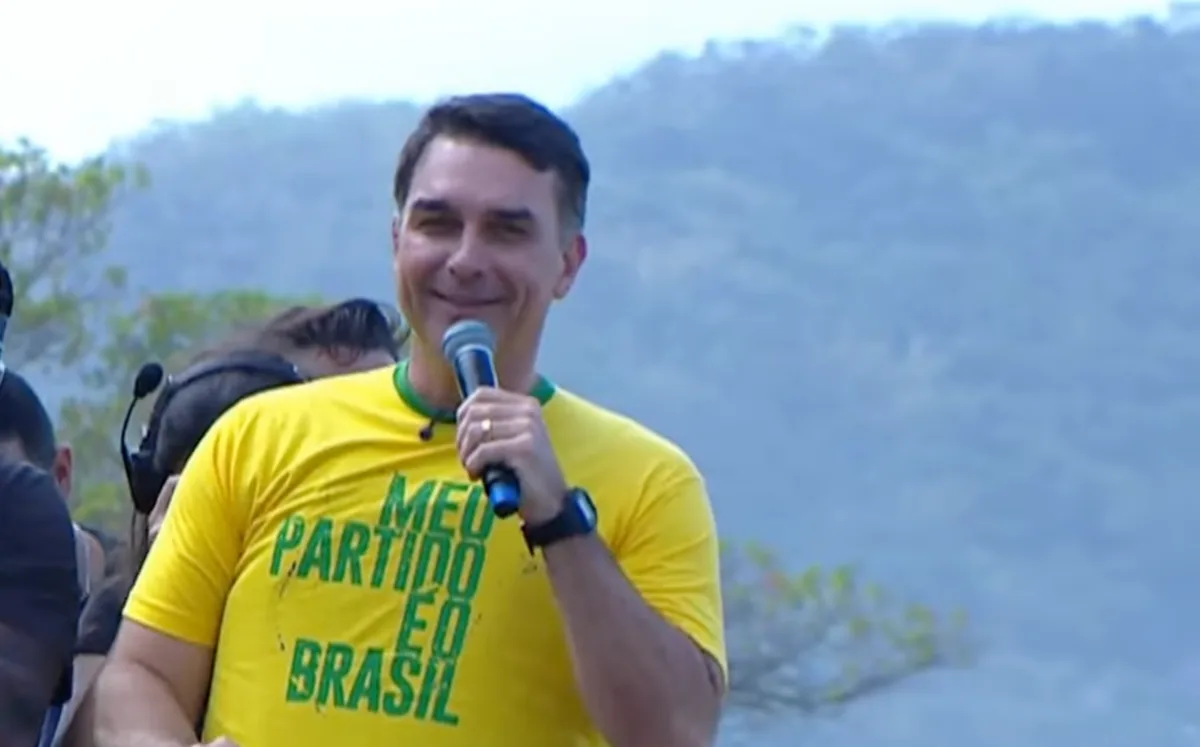 “Vou ser o próximo presidente”, diz Flávio em 1º ato de campanha
