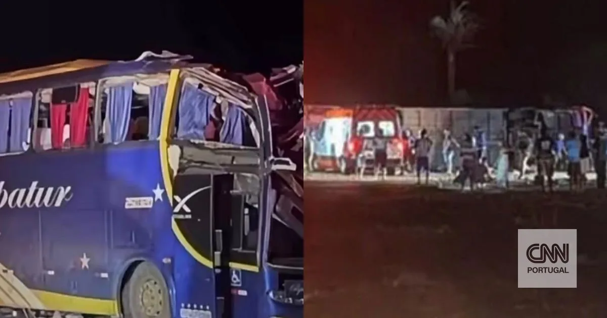 Seis mortos e 31 feridos após colisão entre autocarro turístico e camião no Brasil