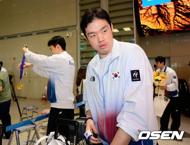 [사진]이승현, 캡틴으로 AG 금메달