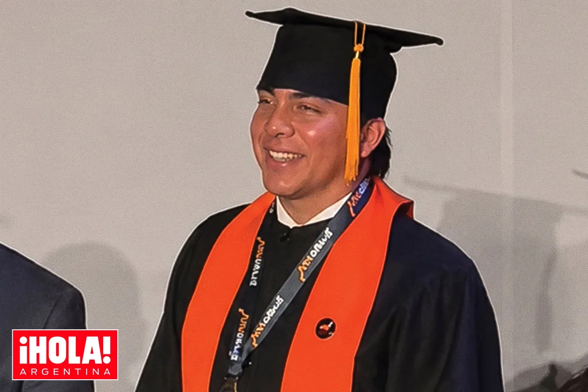 La graduación de Cristian Castro: Terminó la secundaria a los 51, cantó una canción especial y su famosa madre causó sorpresa