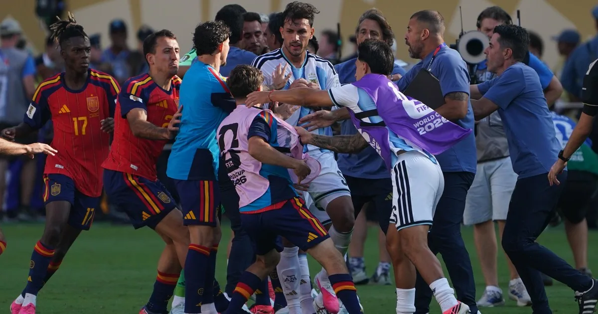Histórica sanción de la FIFA a Leandro Paredes: 10 partidos de suspensión por la final del Mundial y más castigos a la Selección