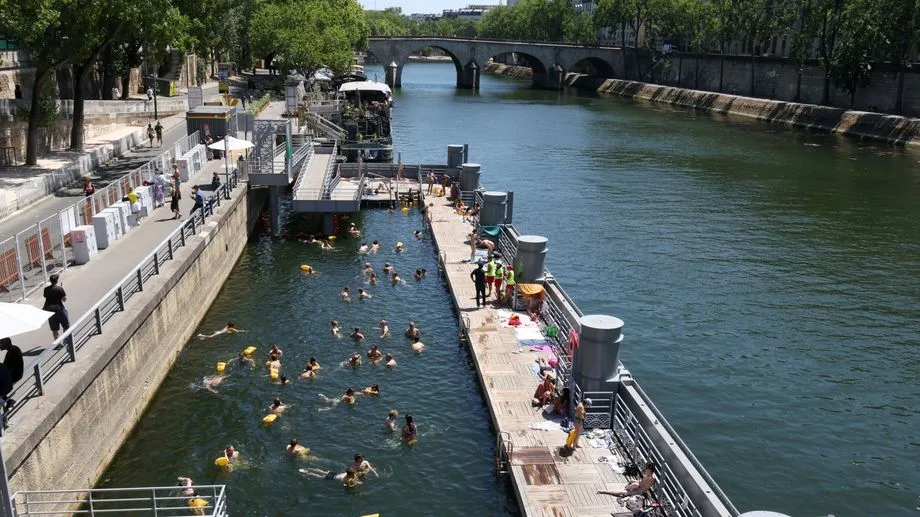 À Paris, une fréquentation "record" cet été pour les sites de baignade dans la Seine