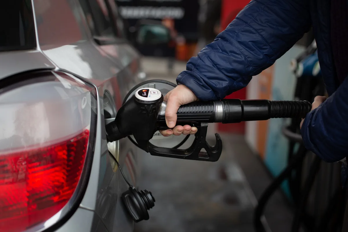 El precio más bajo de la gasolina hoy en Madrid, Barcelona y otras ciudades de España este 18 de agosto