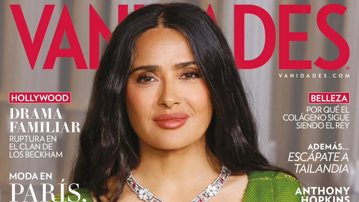 A días de cumplir 60, Salma Hayek deslumbra en una tapa de moda con escote extremo, lentejuelas y alta joyería