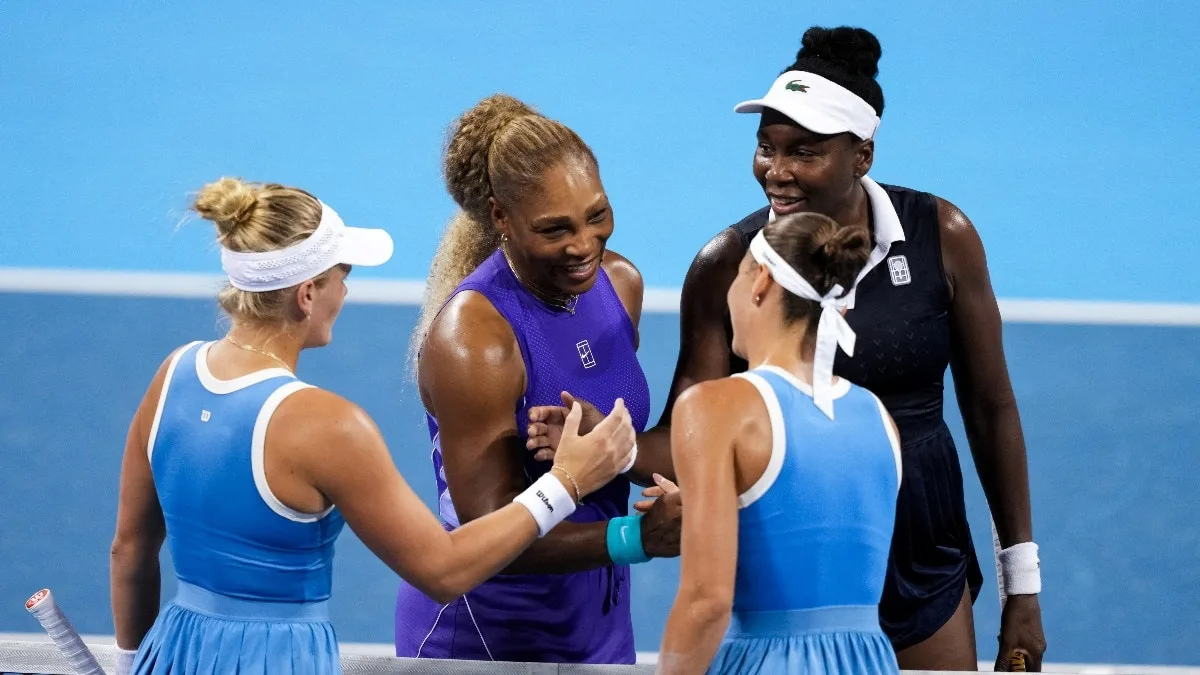 Serena, Venus dazzle but lose thriller in 1st doubles match in 4 years