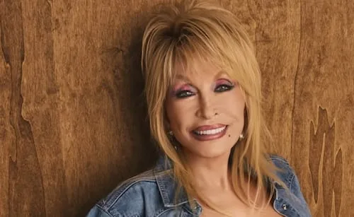 Hermana de Dolly Parton revela los motivos por lo que la cantante mantuvo en secreto su diagnóstico de cáncer