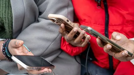 Rentrée des classes : plus de 11 millions d'élèves de retour dans leurs établissements, les lycéens découvrent la vie sans portable