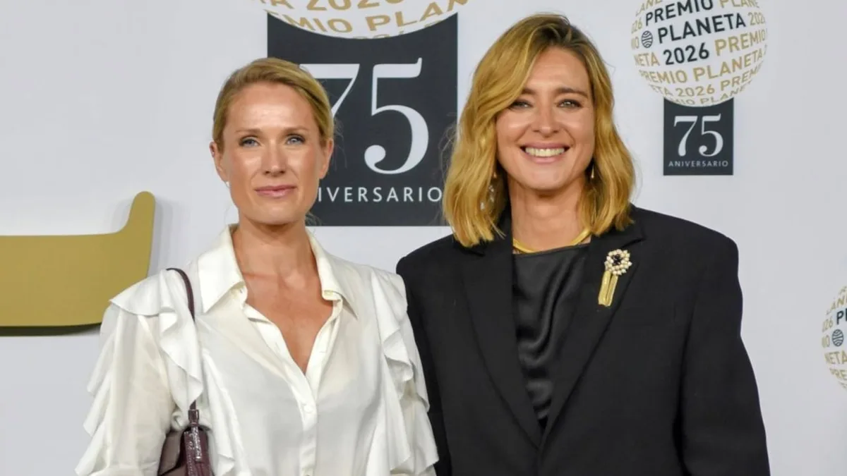 Los looks de los Premios Planeta 2026: de la original falda de Sandra Barneda al traje de terciopelo de Sonsoles Ónega