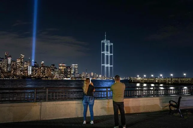 Pour le 11 Septembre, 2 977 drones dessinent les tours jumelles dans le ciel de New York