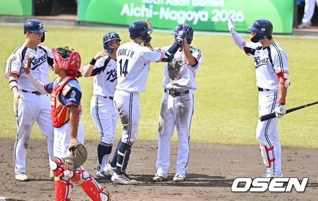 ‘3G 36점 맹폭’ 한국야구 적수가 없다! 또또 콜드게임 대승→조 1위 슈퍼라운드행 확정…박재현+박준순 만루포+오원석 8K 압도 [AG 리뷰]