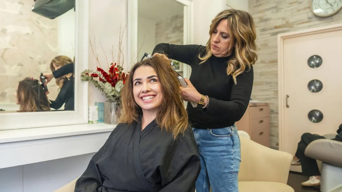 Haarpflege: Wie oft sollte man für gesundes Haar wirklich zum Friseur gehen?