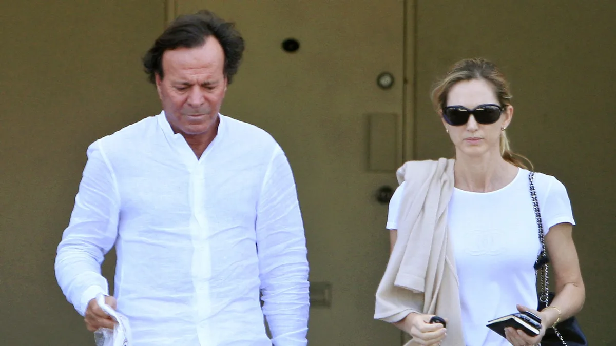 Julio Iglesias y Miranda Rijnsburger, citados ante un juez en Miami: las claves de una reclamación millonaria