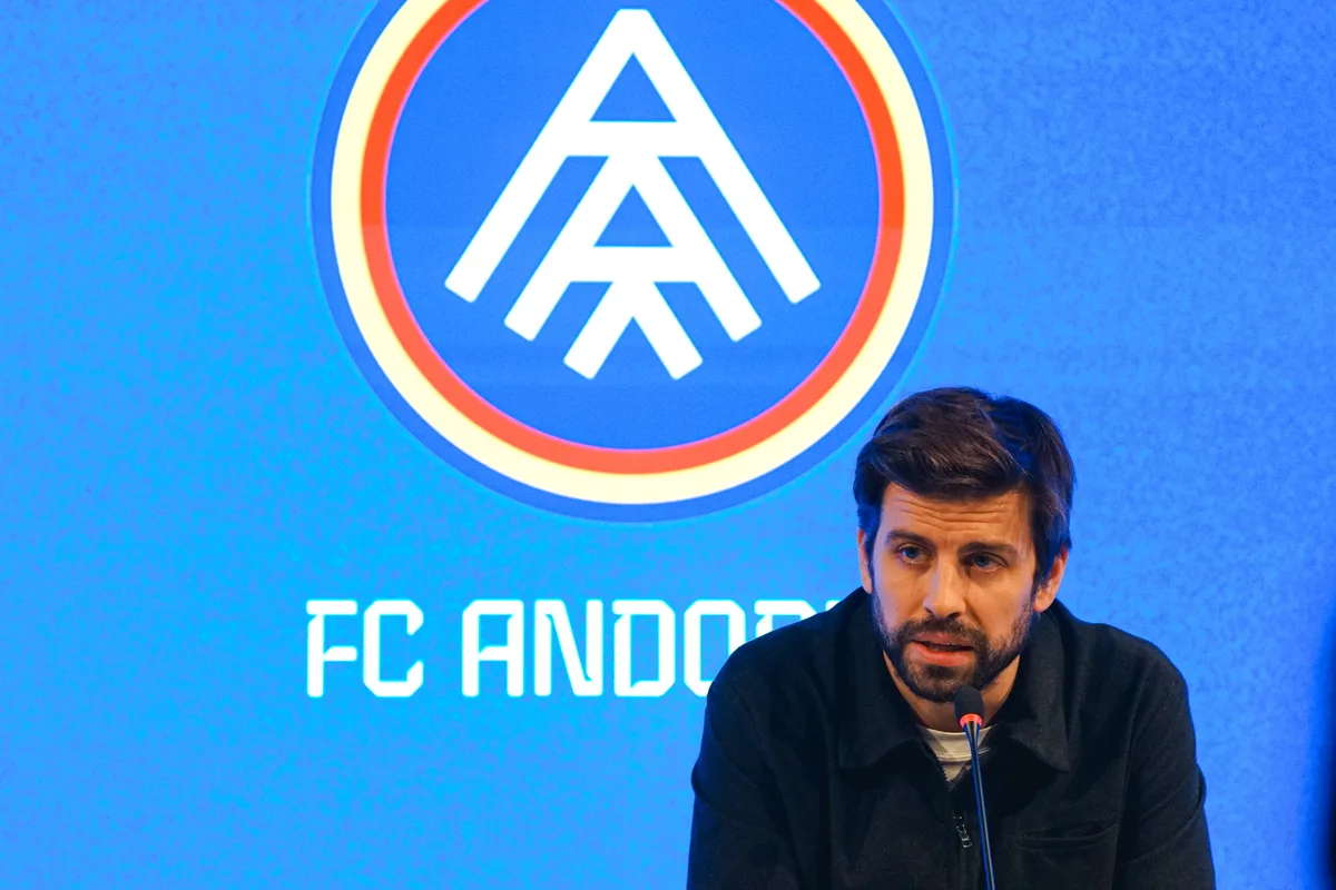 Piqué prepara su salto a los banquillos
