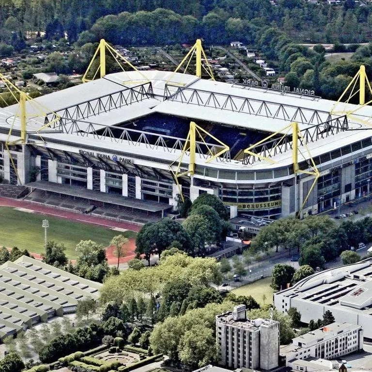 Fußball - Bayern München und Borussia Dortmund spielen heute um den Supercup