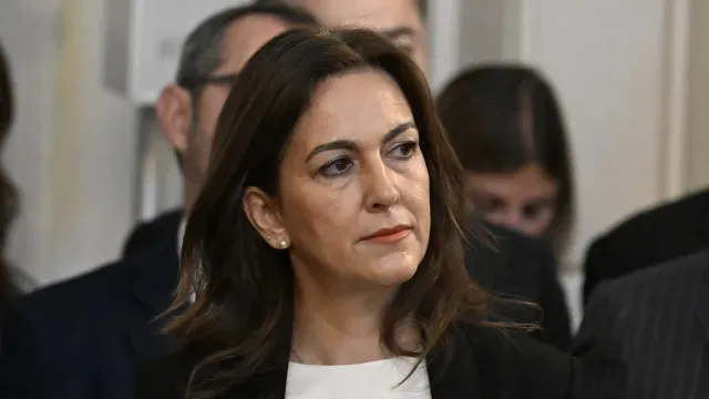 Buscas "não afetam a confiança" no diretor da PJ, diz ministra da Justiça