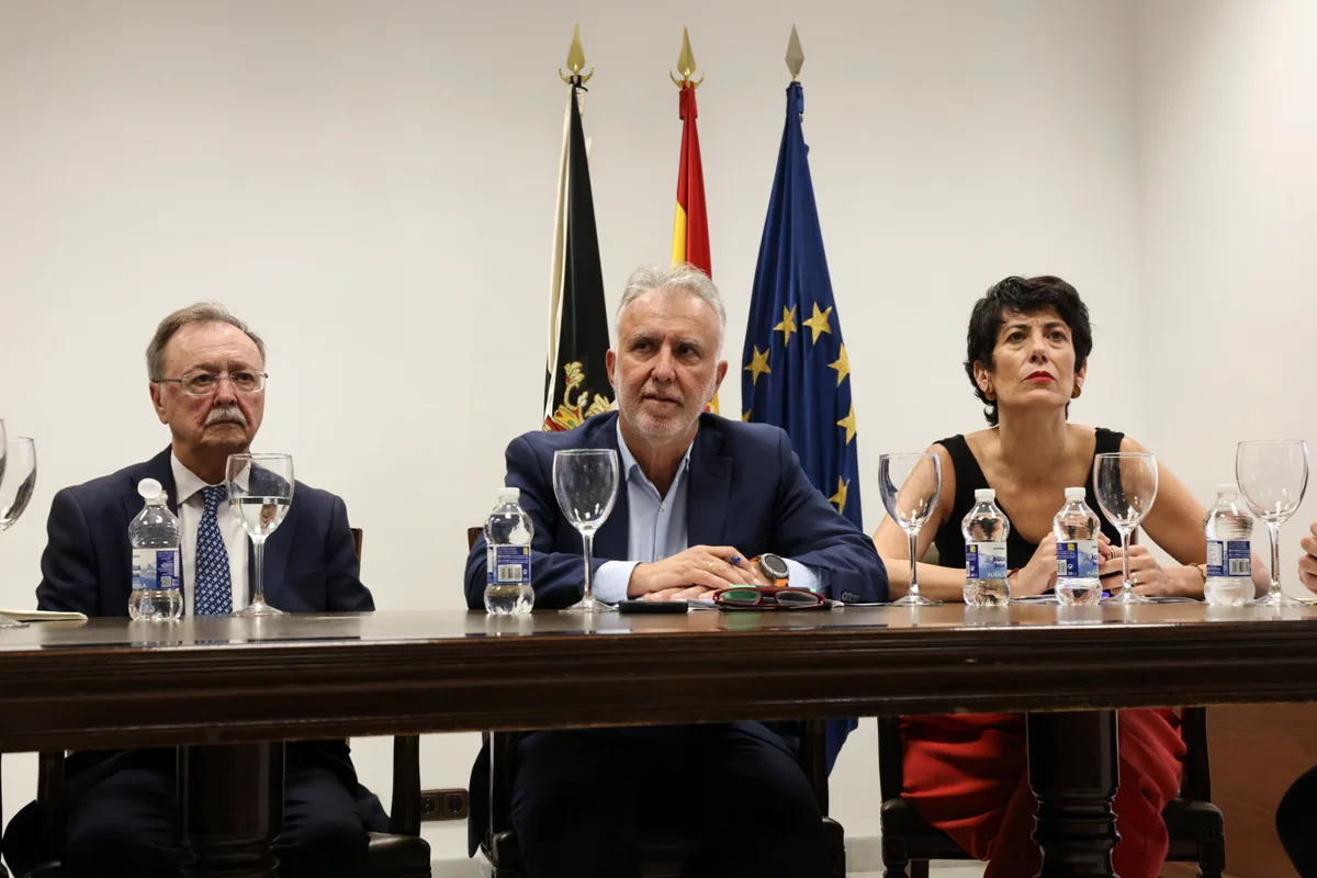 Moncloa ordena hacer "compatibles" las versiones de Robles y Marlaska para atajar la división en el Gobierno