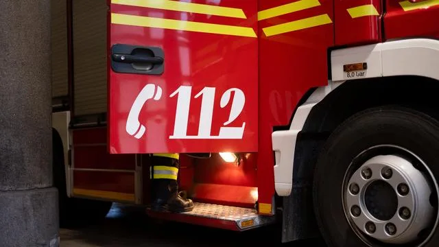 Notfall: Bitumen-Unfall: Feuerwehr verhindert Ausbreitung in Fluss