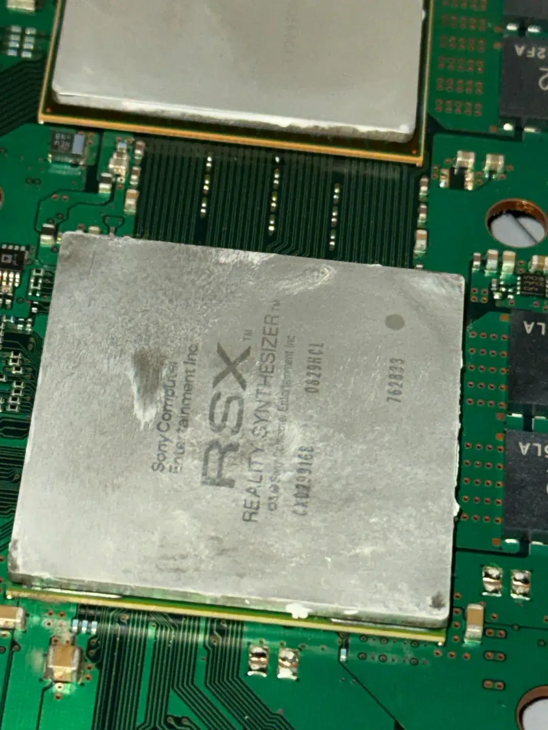 Colecionador finalmente encontra PS3 Fat prateado japonês e comemora: “sempre quis um desses”