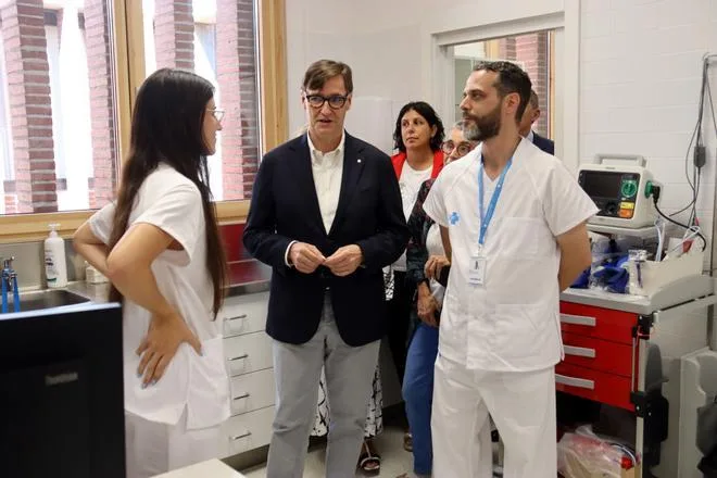 Salvador Illa carga contra el "populismo" anti impuestos y los 'influencers' que se van a Andorra