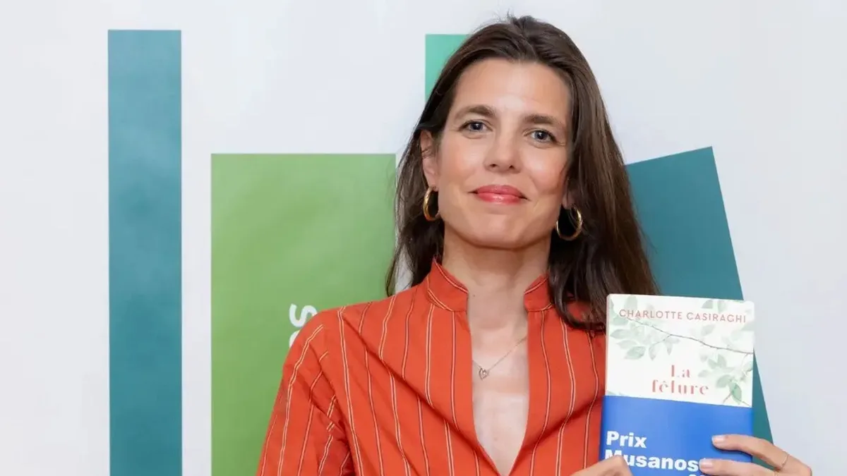 Carlota Casiraghi recibe orgullosa su primer premio literario en una isla muy ligada a su vida: "Córcega me trae suerte"