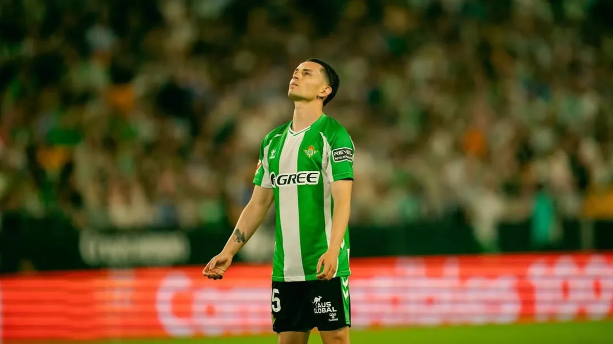 Álvaro Fidalgo aclara si se queda en Real Betis o vuelve al futbol mexicano