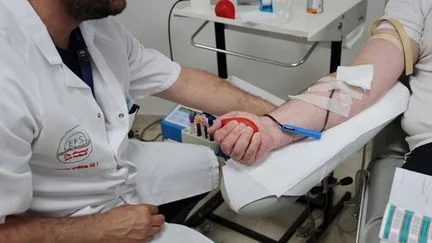 Entre le Covid, la mobilisation des lycéens et les événements climatiques, "l'état des stocks [pour les dons du sang] n'est pas très bon", alerte l'Établissement français du sang
