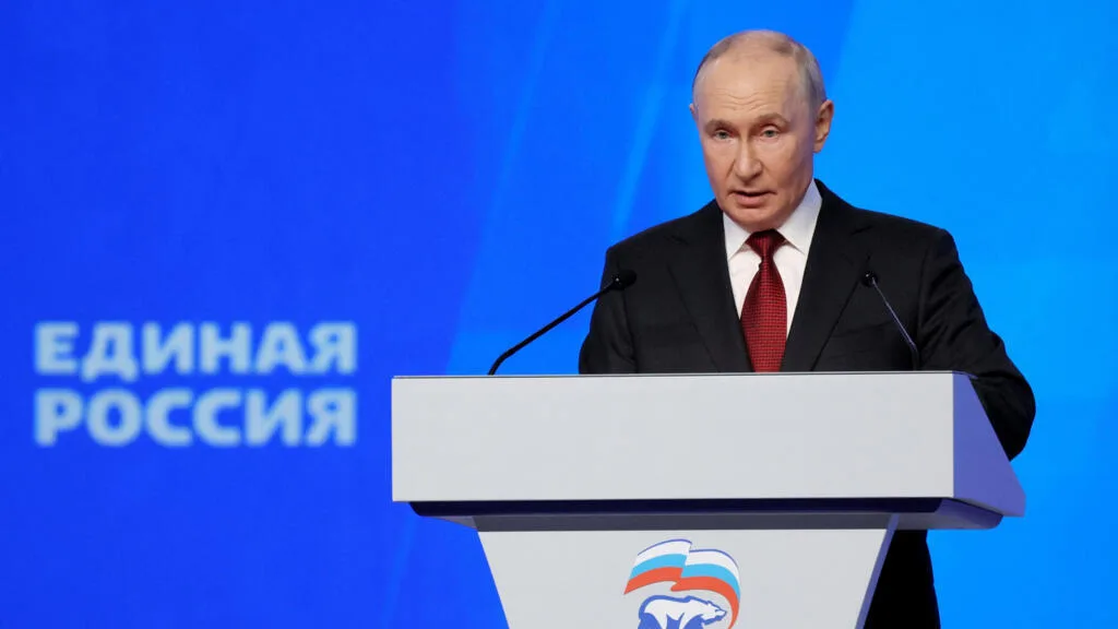 Russie: à un mois des législatives, Vladimir Poutine reste inflexible sur la guerre en Ukraine