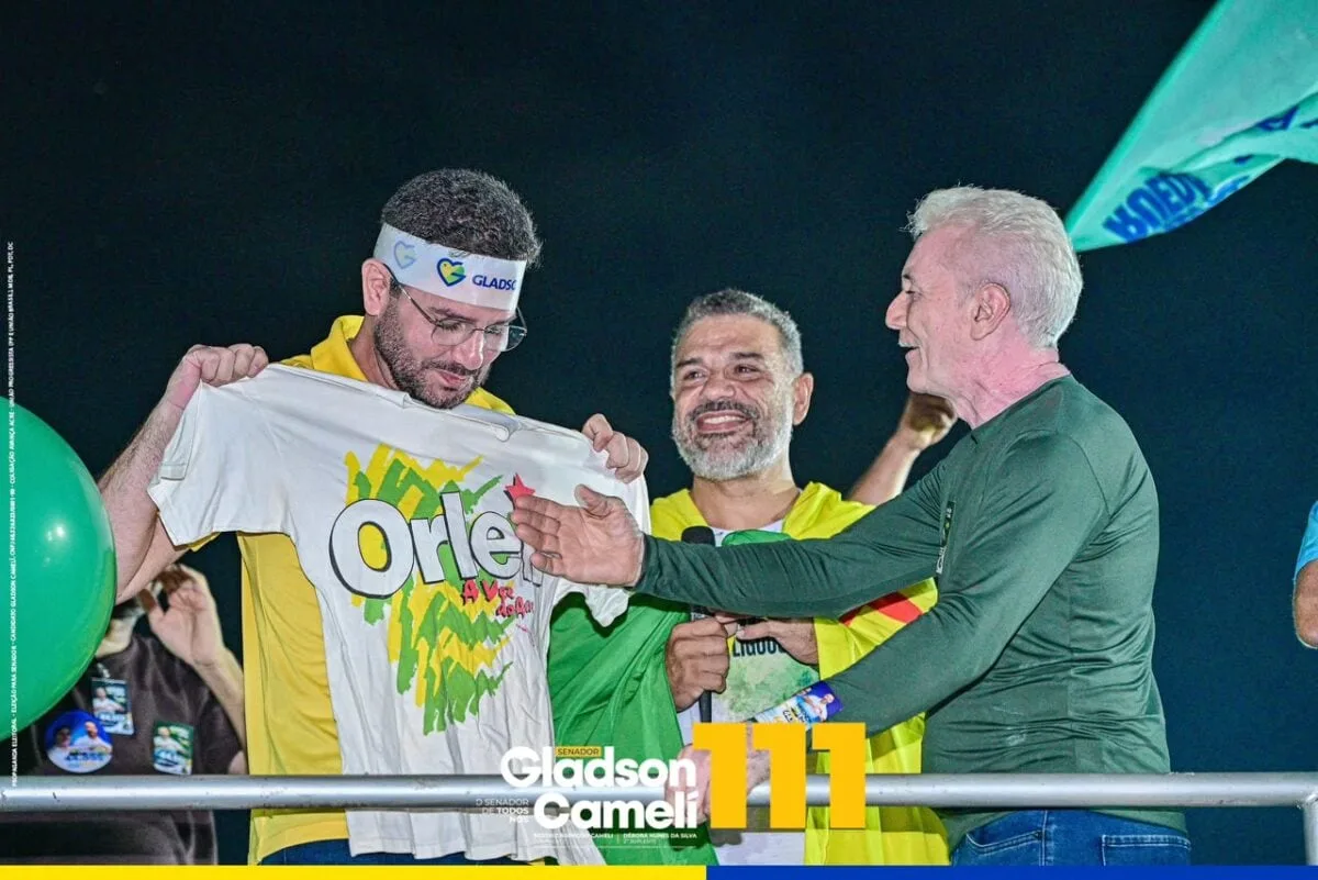 Presente de apoiador emociona Gladson e reforça compromisso com a BR-364